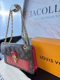 Dettaglio 5 di Louis Vuitton Victoire Monogram Rossa – Full Set