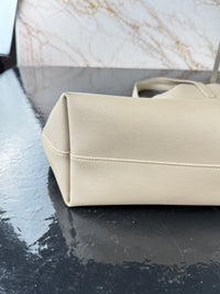 Dettaglio 19 di Saint Laurent Shopping Tote in Pelle Beige