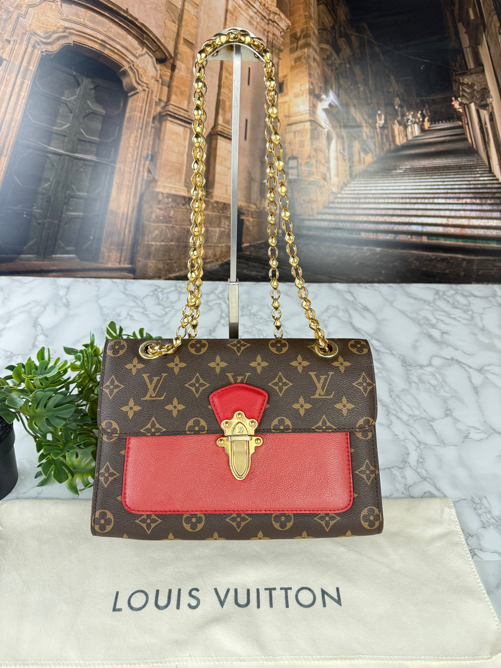 Louis Vuitton Victoire Monogram autentica