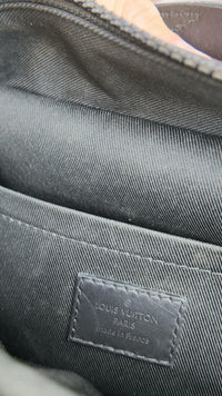 Dettaglio 12 di Louis Vuitton S Lock Messenger – Black Taurillon Monogram