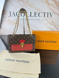 Dettaglio 3 di Louis Vuitton Victoire Monogram Rossa – Full Set