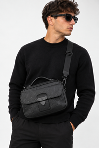 Dettaglio 2 di Louis Vuitton S Lock Messenger – Black Taurillon Monogram
