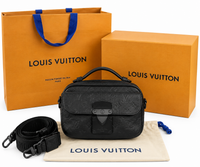 Dettaglio 1 di Louis Vuitton S Lock Messenger – Black Taurillon Monogram