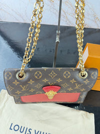 Dettaglio 10 di Louis Vuitton Victoire Monogram Rossa – Full Set