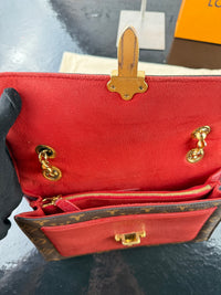 Dettaglio 16 di Louis Vuitton Victoire Monogram Rossa – Full Set