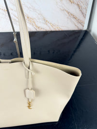 Dettaglio 5 di Saint Laurent Shopping Tote in Pelle Beige