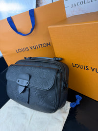 Dettaglio 4 di Louis Vuitton S Lock Messenger – Black Taurillon Monogram