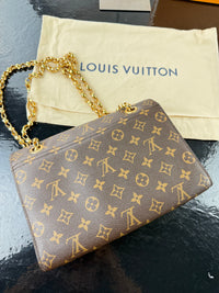 Dettaglio 8 di Louis Vuitton Victoire Monogram Rossa – Full Set