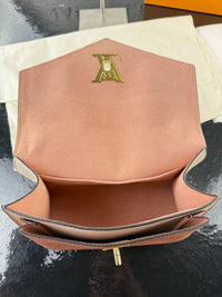 Dettaglio 20 di Louis Vuitton MyLockme Bianco & Rosa in Pelle – Full Set