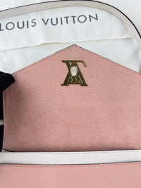 Dettaglio 15 di Louis Vuitton MyLockme Bianco & Rosa in Pelle – Full Set