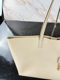 Dettaglio 9 di Saint Laurent Shopping Tote in Pelle Beige