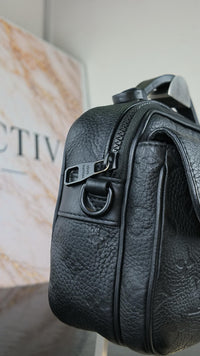 Dettaglio 10 di Louis Vuitton S Lock Messenger – Black Taurillon Monogram