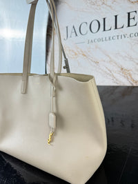 Dettaglio 11 di Saint Laurent Shopping Tote in Pelle Beige