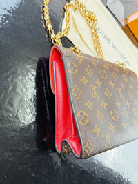 Dettaglio 13 di Louis Vuitton Victoire Monogram Rossa – Full Set