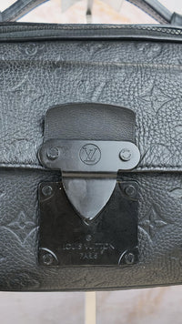 Dettaglio 6 di Louis Vuitton S Lock Messenger – Black Taurillon Monogram