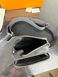 Dettaglio 17 di Louis Vuitton Trio Messenger Monogram Eclipse