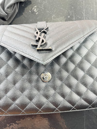 Dettaglio 15 di Saint Laurent Envelope Medium Matelassé Nera
