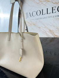 Dettaglio 12 di Saint Laurent Shopping Tote in Pelle Beige